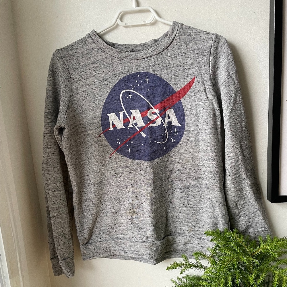 Mighty Fine Women's NASA sweatshirt// Size small